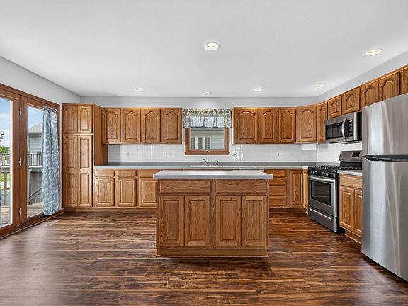 2nd image of 1840 Darby Ln