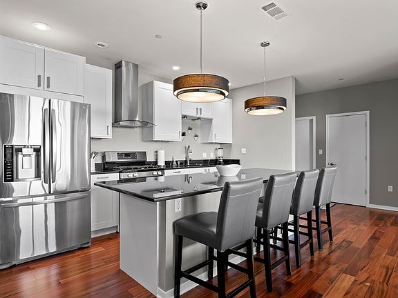 4th image of 1522 N Prospect Ave Unit 1404