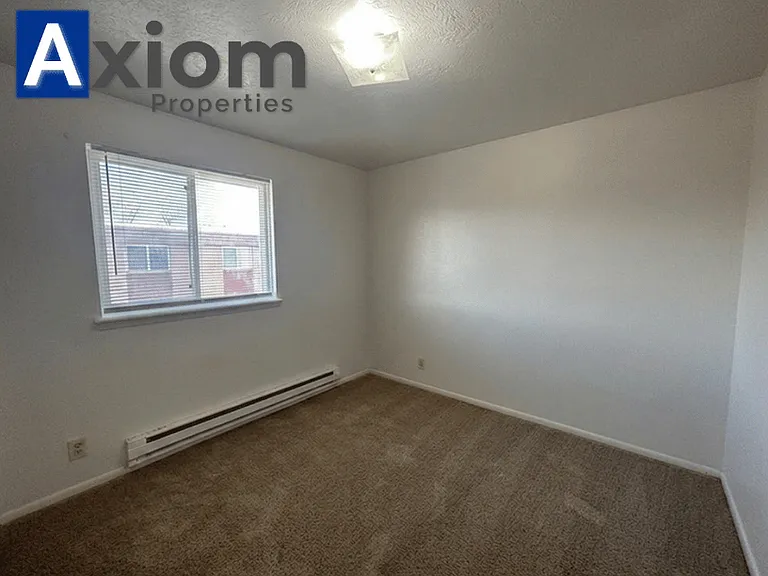 Main 819 S — Photo 21