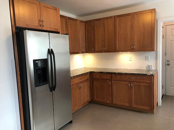 3rd image of 12 Sanderson Pl Suite 1