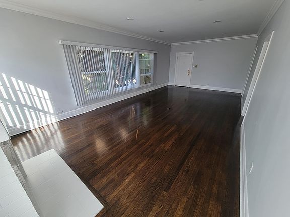 2nd image of 1424 N Gardner St #108