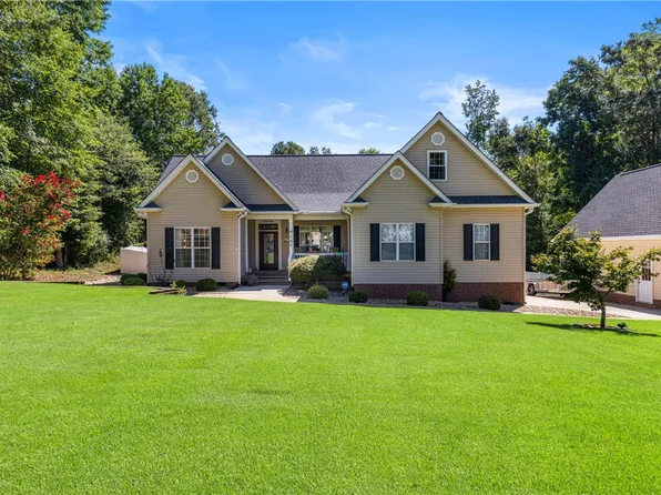 105 Homestead Dr, Piedmont, SC 29673
