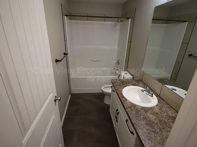 704 Mount Sundance Ln W — Photo 20