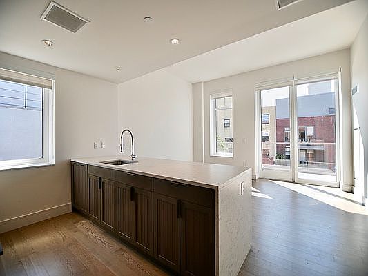 5th image of 510 E 14th St APT 702