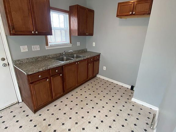 4th image of 1803 Wood Ave