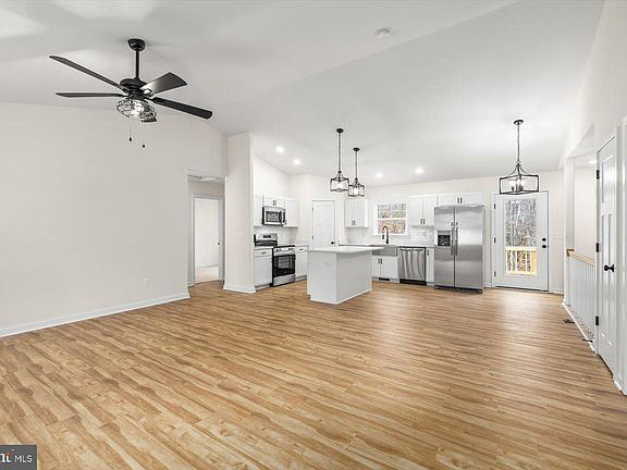 5th image of 61 Hemlock Ln