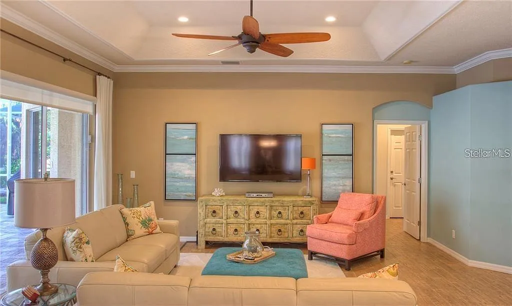 3 bed, 2.5 bath, 2206 sqft, $8,000 — Photo 4