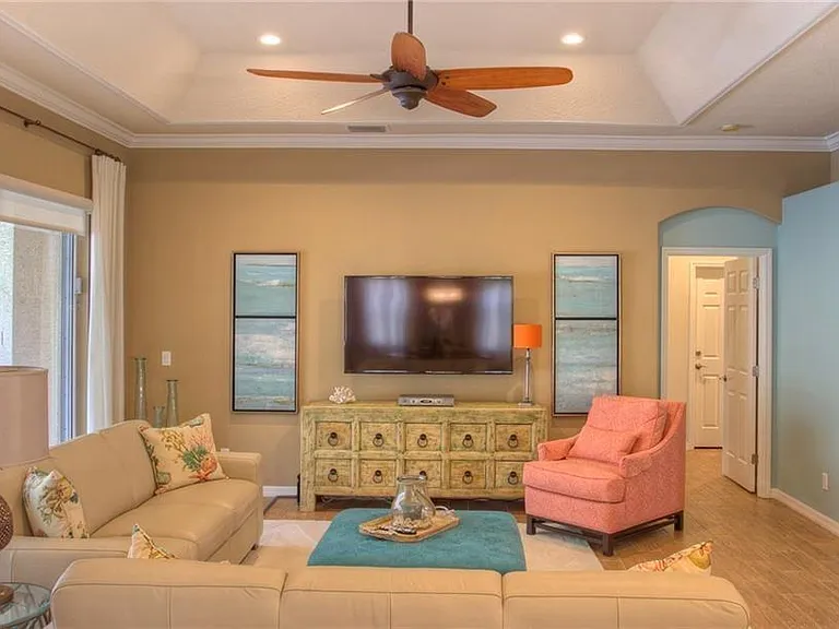 7348 Stanhope Ct — Photo 4