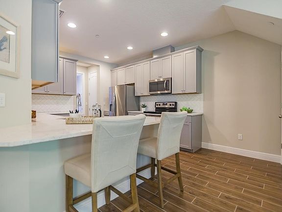 2nd image of 4556 Chinkapin Dr
