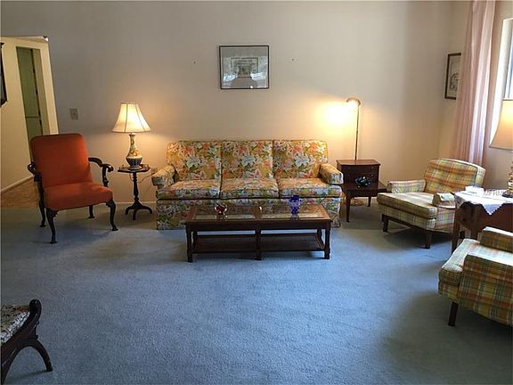 3rd image of 1256 Belleflower St #124