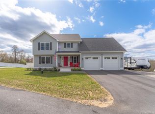 15 Quakertown Mdw, Ledyard, CT 06339