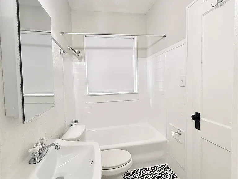 1126 Berthea St #11 — Photo 15