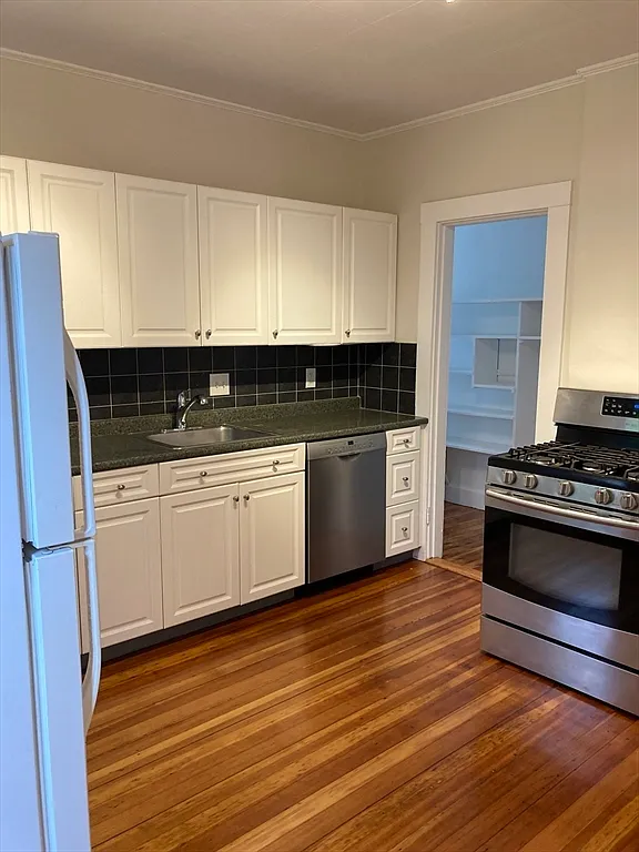 2 bed, 1.0 bath, 1200 sqft, $2,900 — Photo 3