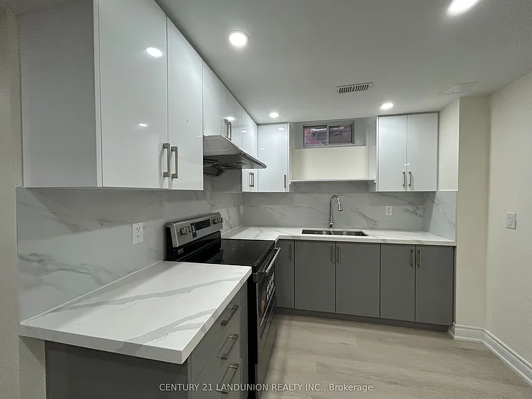 2238 Gladacres Ln — Photo 31