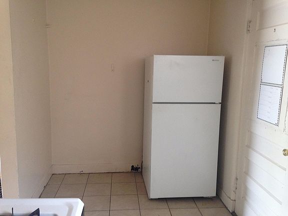 5th image of 124 Aliso Dr NE