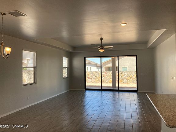 5th image of 4725 Elsinore Ave