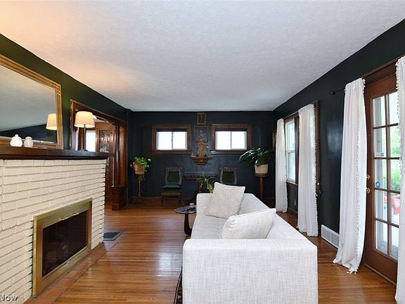 5th image of 1922 Spring Rd