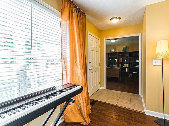 4th image of 168 Primrose Cir