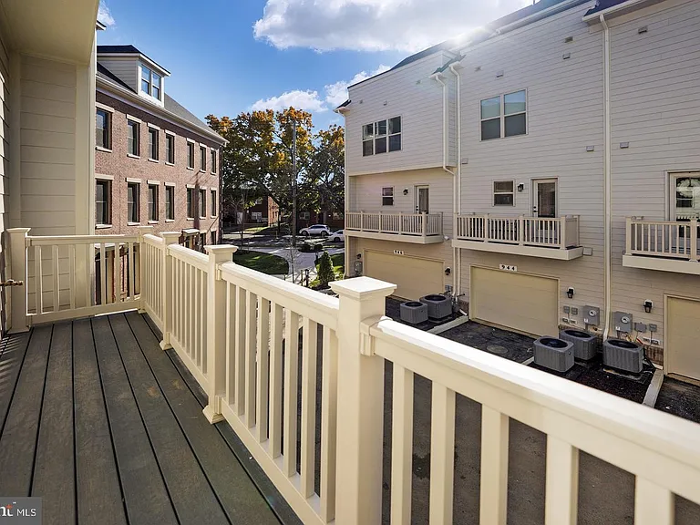 945 Sycamore Dr SE — Photo 16