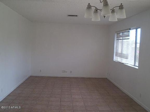 3rd image of 916 S Ashland
