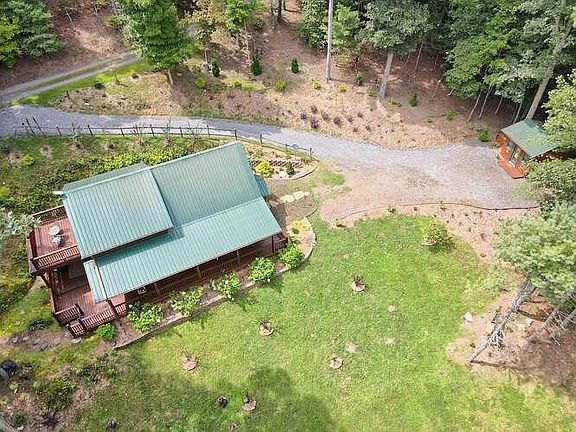 3rd image of 209 Laurelwood Cir