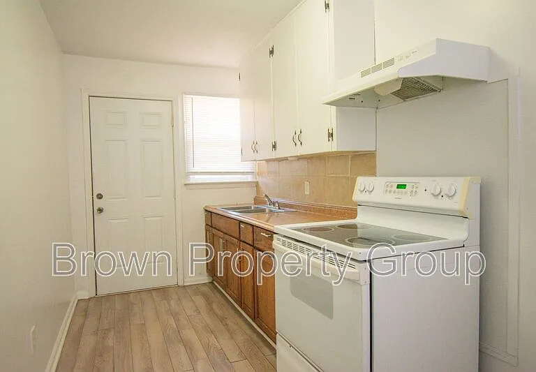 714 Eva Cir — Photo 2