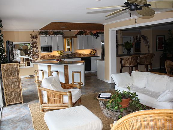 open floor plan, living room