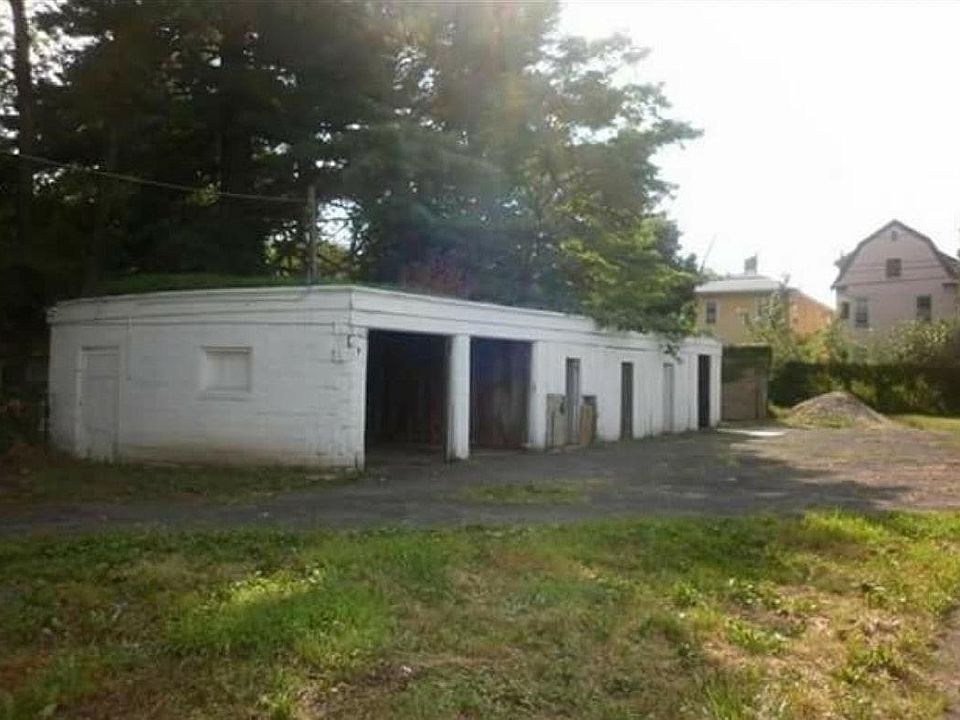 Last 2 without doors; total GARAGE & yard space