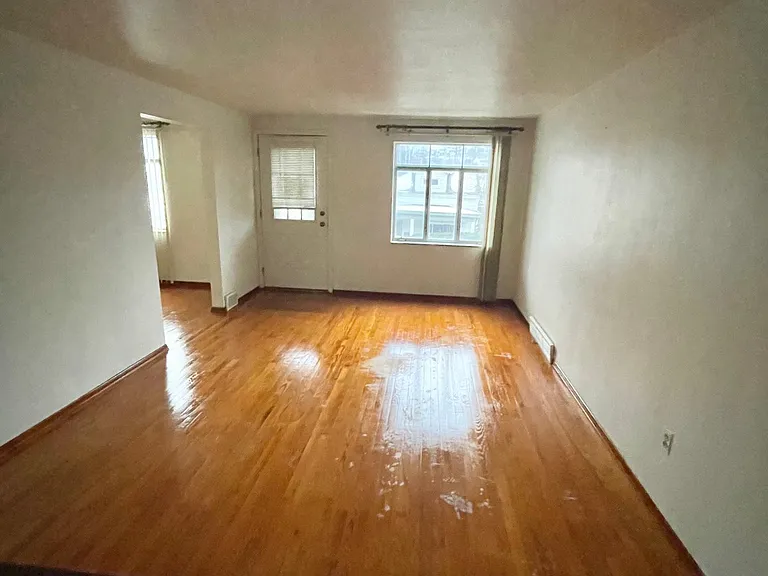 225 Alries St — Photo 2