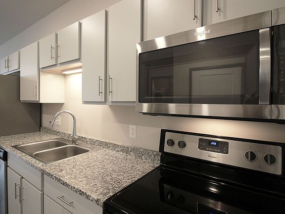 3rd image of 1425 N 12th Ave #303