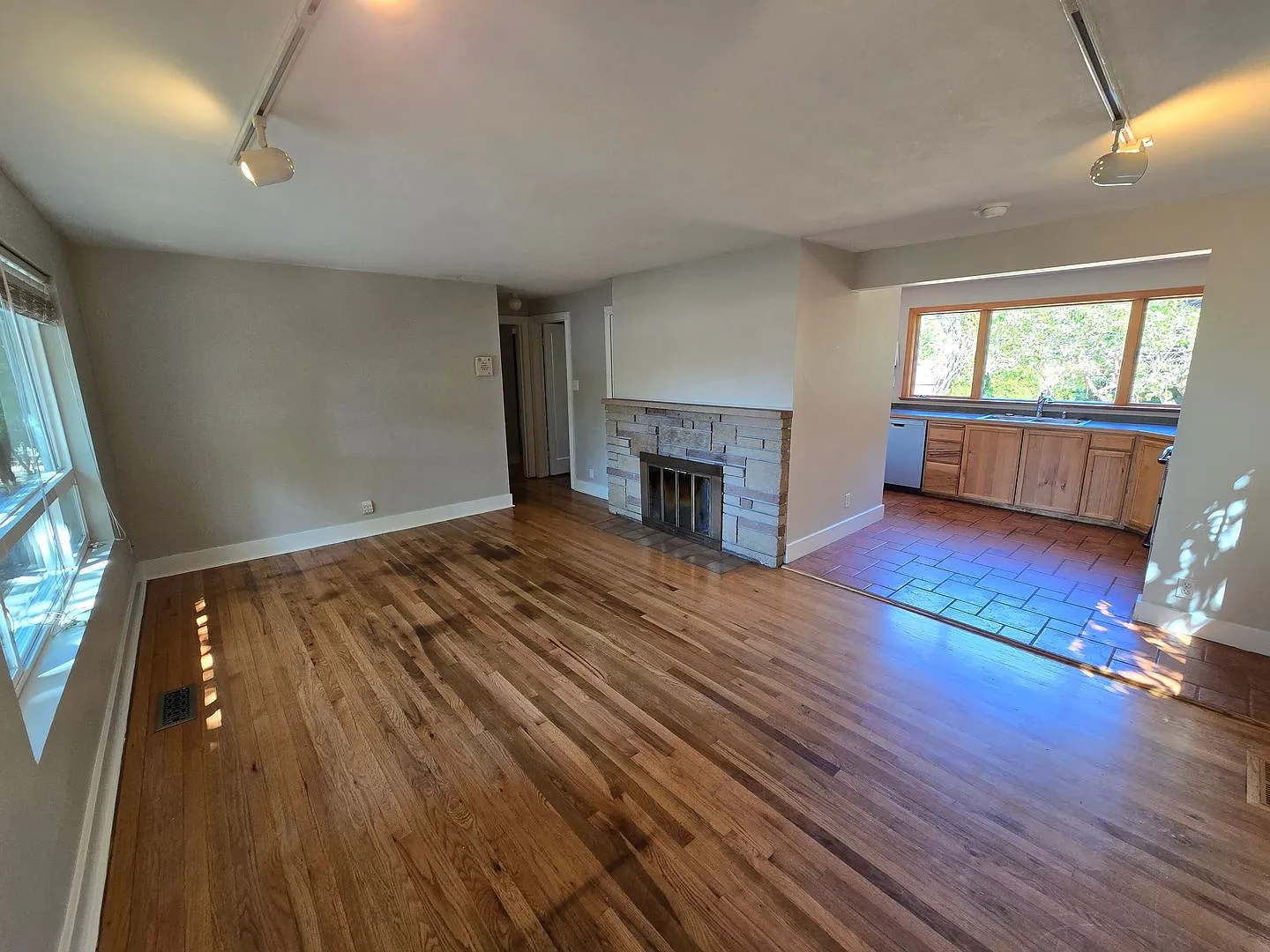 Beautiful Shoreline Home with Extra Outdoor Space — Photo 2