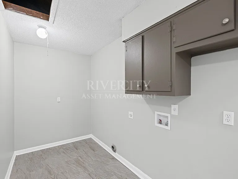 4661 Berta Rd — Photo 13