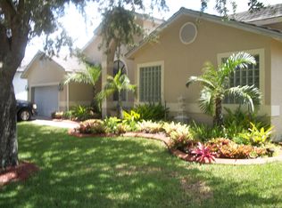 10240 SW 15th St, Pembroke Pines, FL 33025