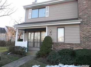 58 S Pond Ln, Smithtown, NY 11787