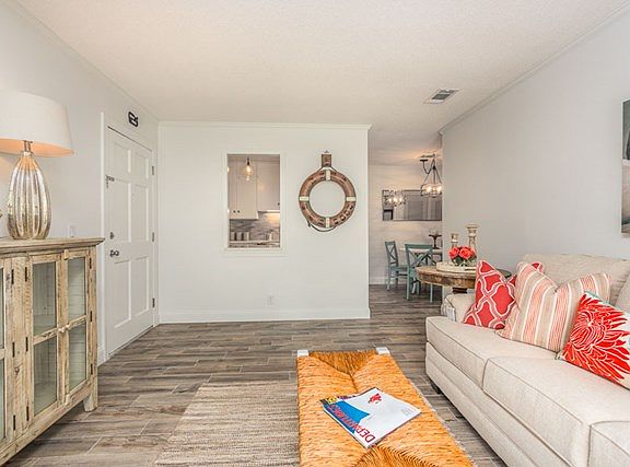 3rd image of 850 Mallery St #11J