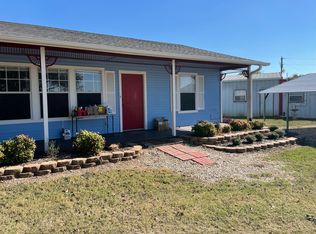 1056 Interstate Highway 35 S, Abbott, TX 76621