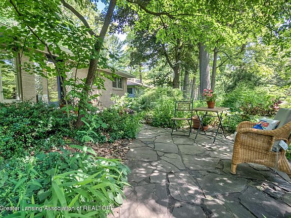 4th image of 4451 Greenwood Dr