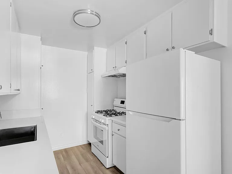 3415 McLaughlin Ave in Mar Vista! Steps to toe Mar Vista Rec Center! — Photo 5