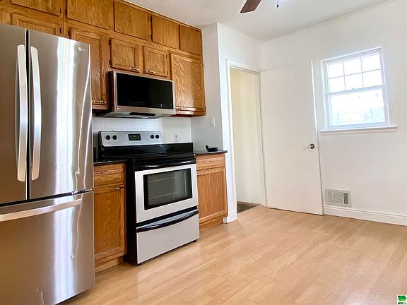 3rd image of 3219 Glenn Ave