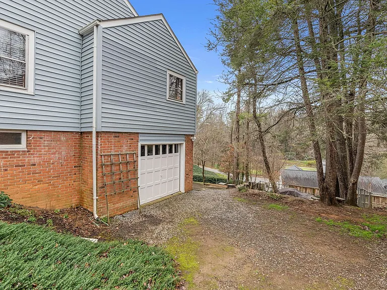 29 Canterbury Rd — Photo 35