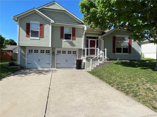 2212 SE 6th St, Lees Summit, MO 64063