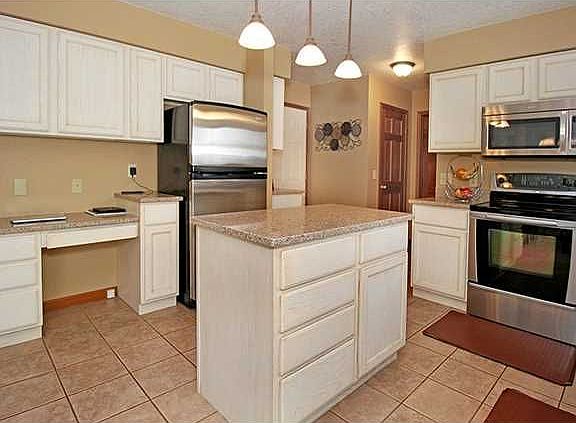5th image of 26385 Oak Meadow Dr E