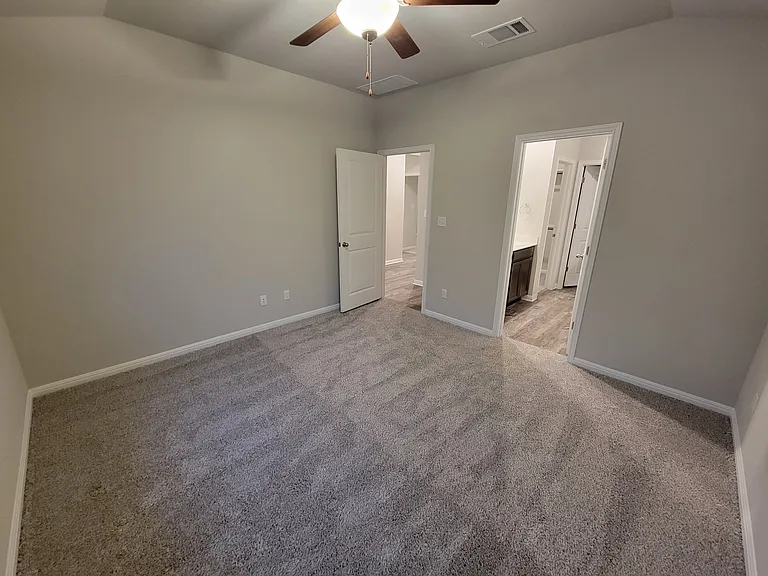 Primary Bedroom/Bedroom 1
