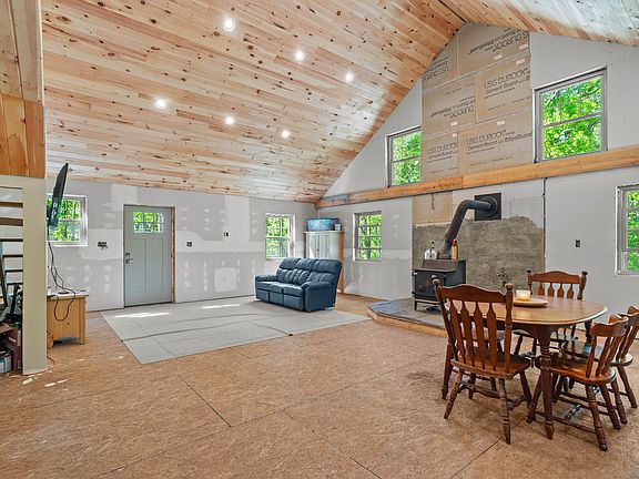 2nd image of 165 Hunter Ridge Rd