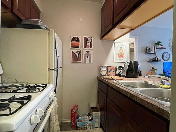 4th image of 543 W Briar Pl #535-255