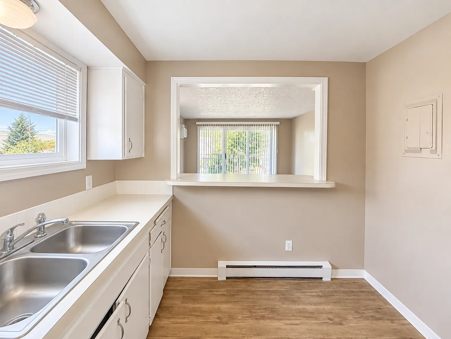 1122 Oakland St — Photo 4