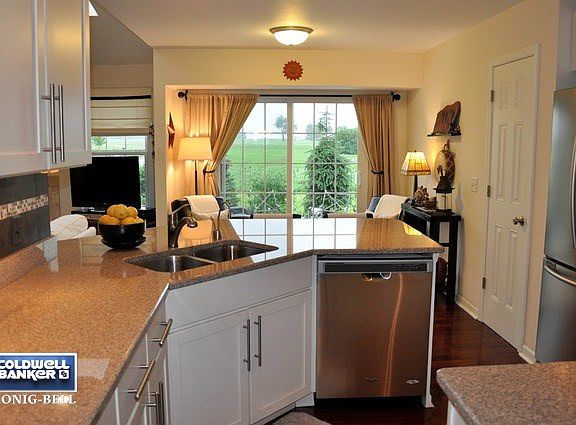 Fully applianced stainless steel kitchen & maple shaker-style cabinetry