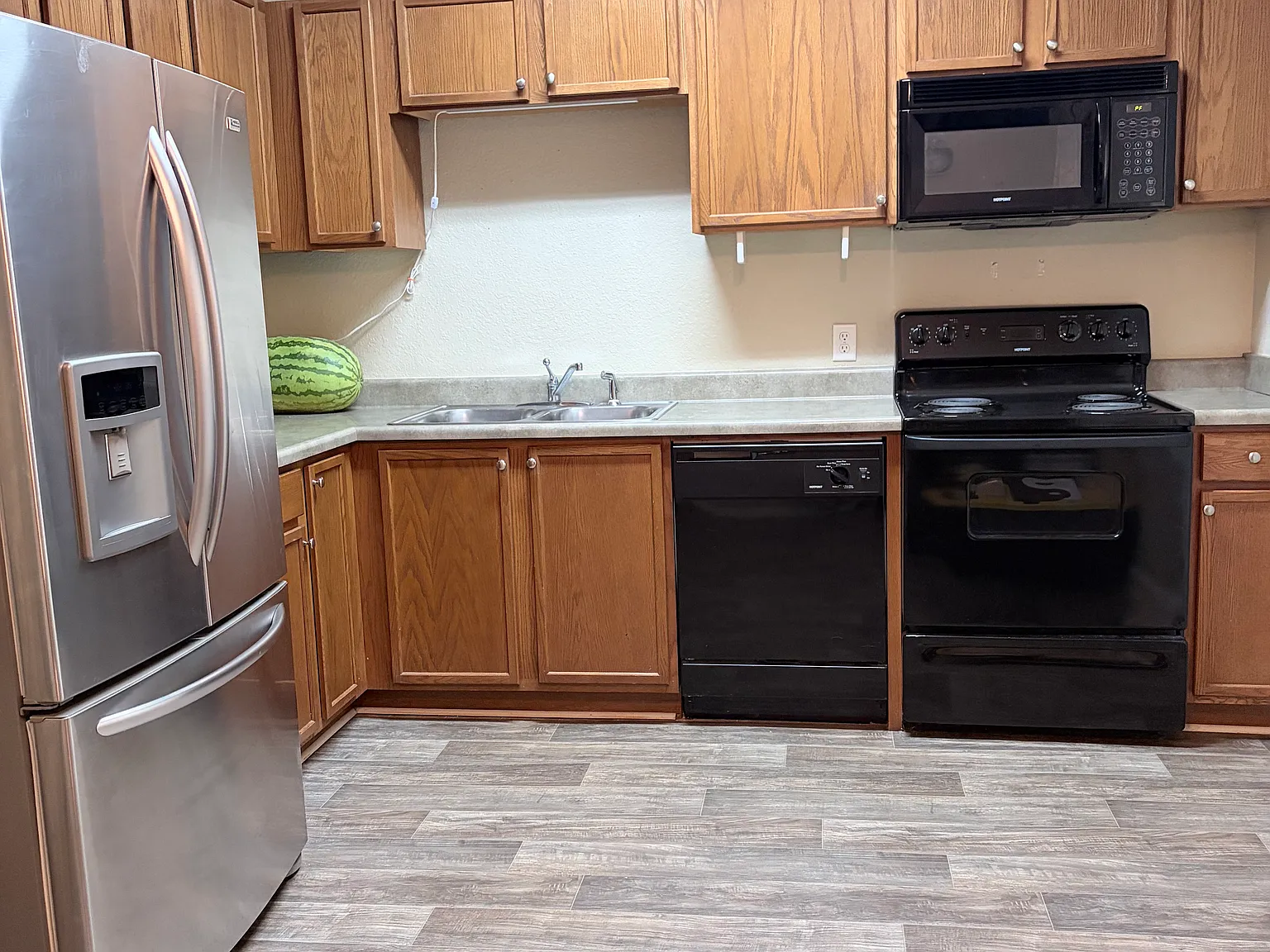2 bed, 1120 sqft, $1,300 — Photo 3
