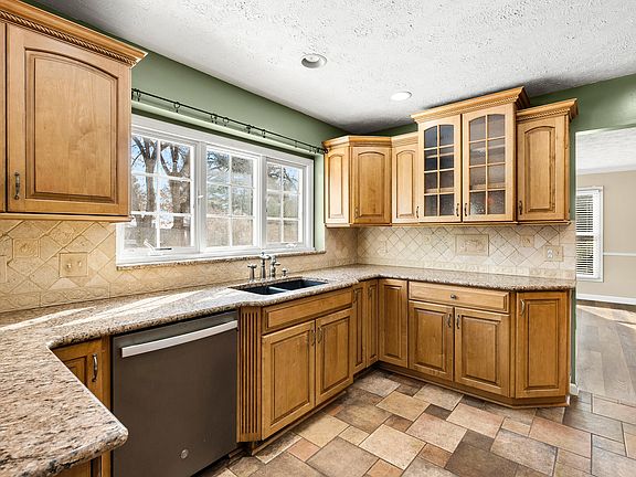 3rd image of 7587 Cobblewood Dr