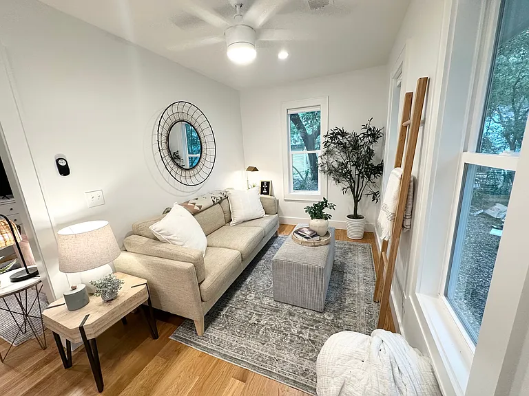413 E Erie Ave — Photo 16